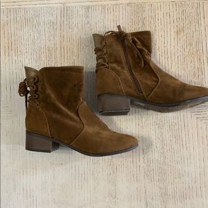 Breckelle’s tan booties